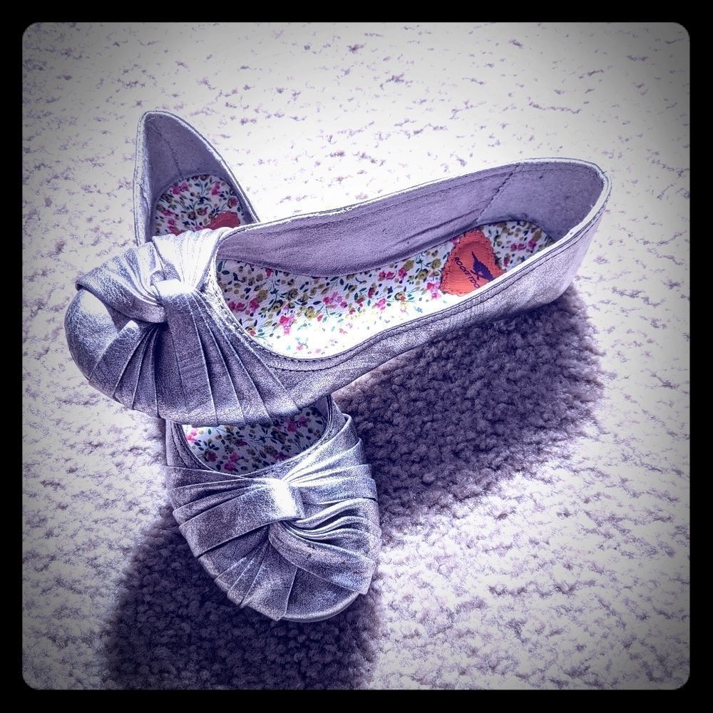 Rocketdogs Girls Silver Flats.
